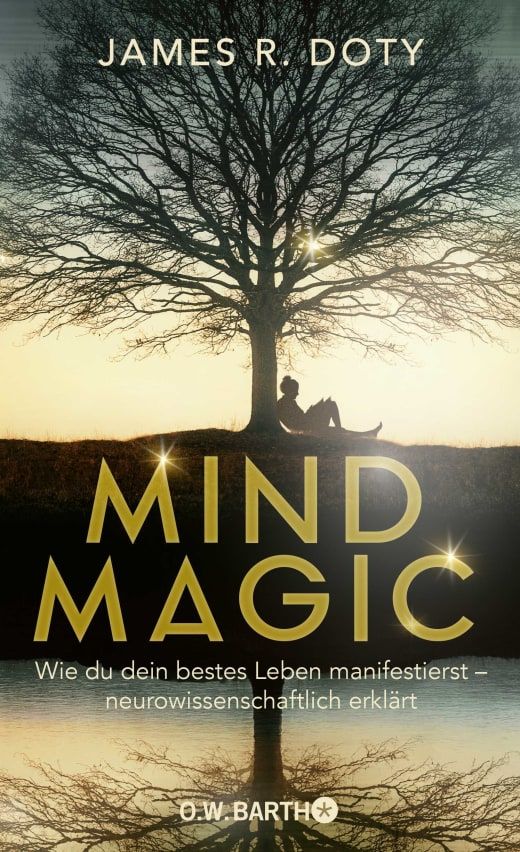 Ein Baum im Sonnenaufgang eine Person lehnt daran und genießt den Moment. Darauf der Buchtitel "Mind Magic" in goldenen Buchstaben mit Glitzer