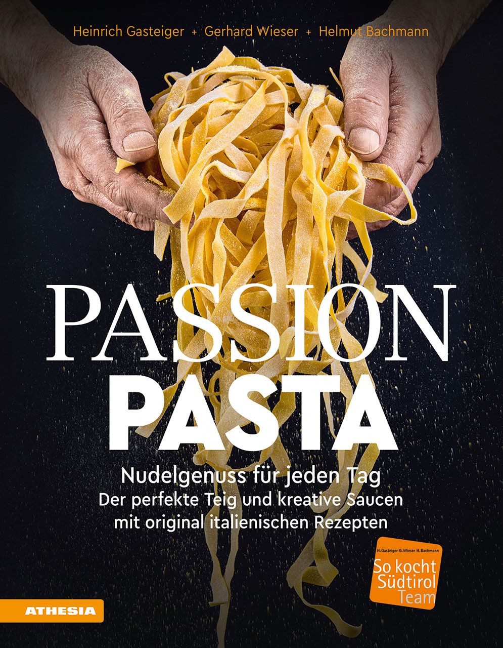 Zwei Hände halten einen Haufen Pasta. Darunter der Buch-Titel: "Passion Pasta".